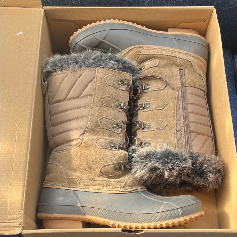 Khombu Women's Colyn Tan and Gray Winter Boots-Size 10m